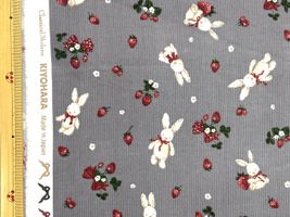 コーデュロイプリント クラシカルモダン「ラビットストロベリー」グレー