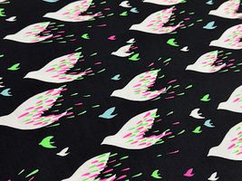 NEON羽ばたく鳥のオックスプリントブラック