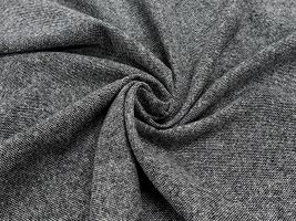 パステルトーンの尾州産ウールツイード濃グレー系