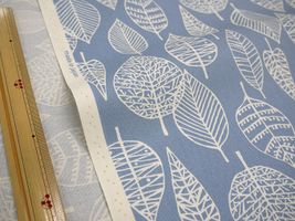 北欧調 透かし葉っぱの オックスプリントくすみブルー