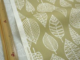 北欧調 透かし葉っぱの オックスプリントくすみグリーンベージュ