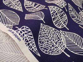 北欧調 透かし葉っぱの オックスプリントネイビー