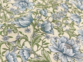 エッセンシャルグレース オックスプリント「モダンフラワーズ」ライトブルー系