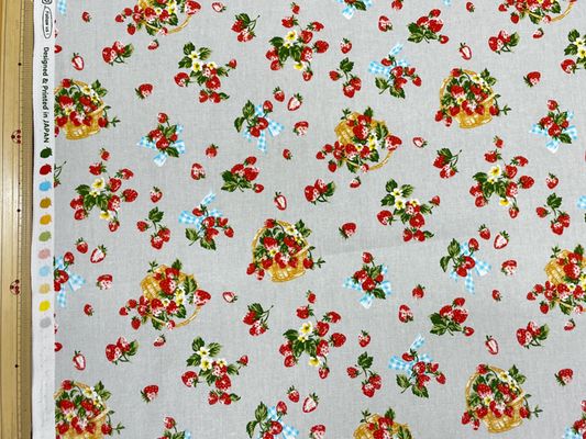 ぷちイチゴとリボンのシーチングプリント