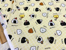 シーチングプリント FOOD YURU「ころころおにぎり柄」_拡大イメージ
