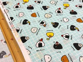 シーチングプリント FOOD YURU「ころころおにぎり柄」_拡大イメージ