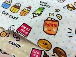 シーチングプリント FOOD YURU「ワイワイおかし柄」_拡大イメージ