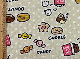 シーチングプリント FOOD YURU「ワイワイおかし柄」ライトベージュ