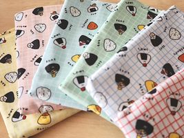 シーチングプリント FOOD YURU「ころころおにぎり柄」_拡大イメージ