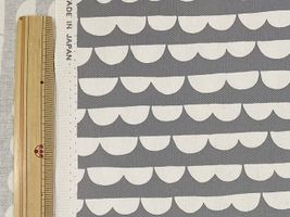コットンこばやし 半円ボーダーのツイルプリントグレー