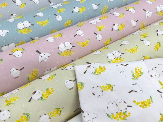 愛らしいシマエナガとミモザのオックスプリント