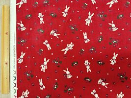 コーデュロイプリント クラシカルモダン「ラビットストロベリー」レッド地