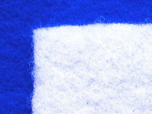 厚さ約3ミリのホワイトブレンドキルト綿