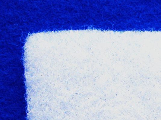 厚さ約5ミリのホワイトブレンドキルト綿