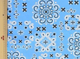 バンダナ柄のスケアプリント水色