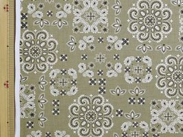 バンダナ柄のスケアプリントくすみベージュ