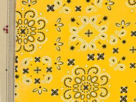 バンダナ柄のスケアプリント黄