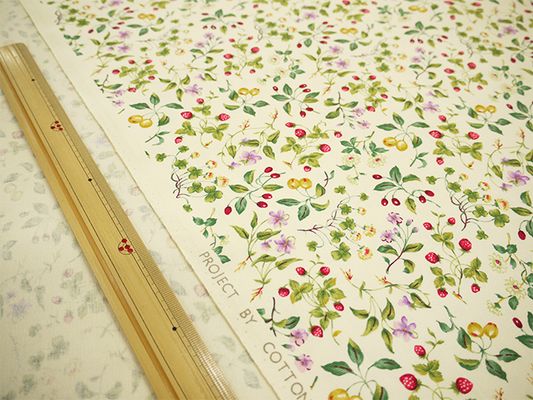 コットンこばやし いちごときのみの フラワーツイルプリント