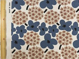 コットンこばやし フラワーブーケの綿麻キャンバスプリントネイビー×生成地