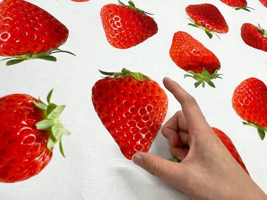 大きないちごのデジタルシーチングプリント