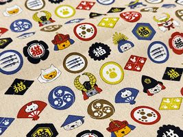 コットンこばやし綿麻キャンバスプリント「家紋！武者猫」ベージュ