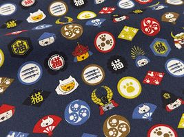 コットンこばやし綿麻キャンバスプリント「家紋！武者猫」紺