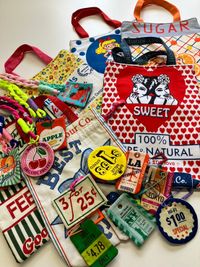 パネルプリント「Lovely Panic Label & Sack」by Selfish M_拡大イメージ