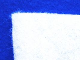 厚さ約5ミリのホワイトブレンドキルト綿白