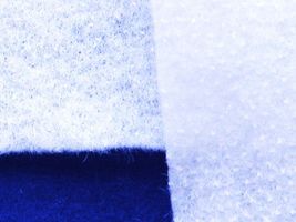 厚さ約2ミリの両面接着キルト綿白