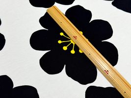 北欧調オックスプリント「Erittäin iso kukka」_拡大イメージ