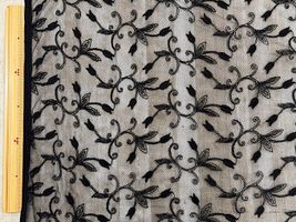 エレガントフラワーのチュールレースブラック