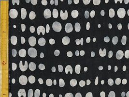 my piece of fabric マルチドットと猫さんの60ローンプリントブラック地