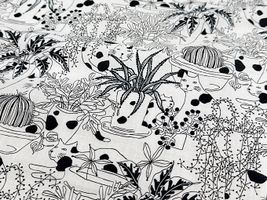 my piece of fabric 60ローンプリント「猫のかくれんぼ」オフ白地×黒