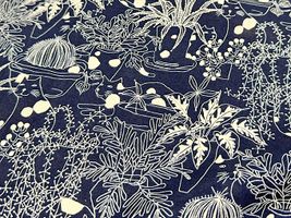 my piece of fabric 60ローンプリント「猫のかくれんぼ」ネイビー