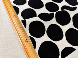 北欧調 にじみ水玉の オックスプリント生成地(綿かす残し)