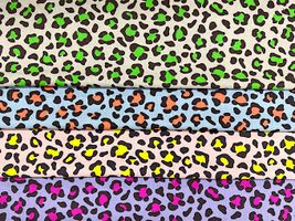 綿麻キャンバスプリント「BIG NEON LEOPARD」_拡大イメージ