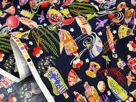 【現品限り特価】和柄シーチングプリント「おいでやす」_拡大イメージ