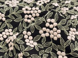 Exclusive Collection 特別な木の実刺しゅうのコットンローンレースブラック地