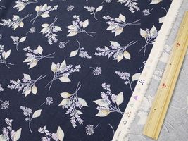 綿麻プリント 「モーメント・リーフフラワー」ダークネイビー