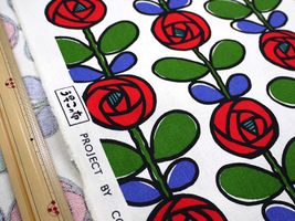 コットンこばやし 北欧調ペイントローズのコットンキャンバスオフ白