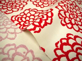 コットンこばやし ダリア柄のツイルプリント赤花×アイボリー地