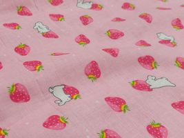 ふんわり苺とうさぎのダブルガーゼピンク