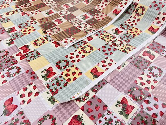 ラミネートプリント「un/no ストロベリーパッチワーク」