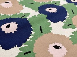 コットンこばやし北欧調綿麻キャンバスプリント「フラワードーナツ」紺花×モカ花