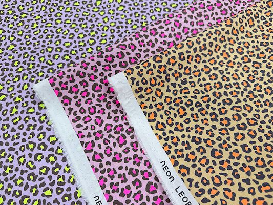 NEONとヒョウ柄のスケアプリント
