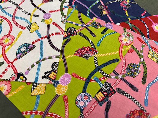 粋なスケアープリント「猫のご挨拶〜帯ひもと帯どめを添えて〜」