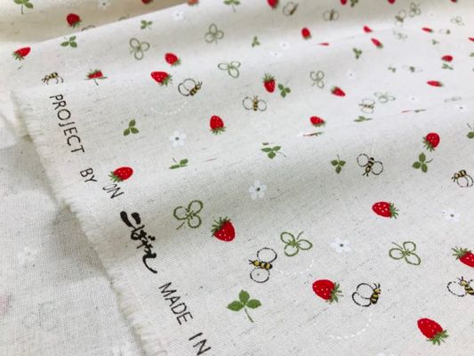 コットンこばやし いちごとみつばちの綿麻キャンバスプリント