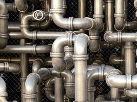 『mingswim(ミンスイ)』交差する配管グレー系