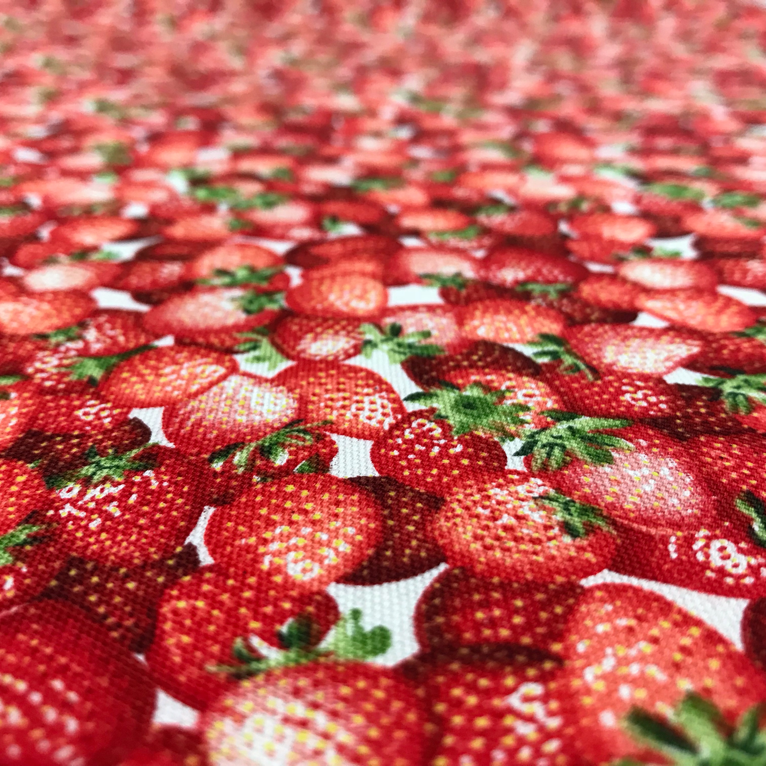 復刻オックスプリント 「イチゴがいっぱいの布」 | 大塚屋ネットショップ