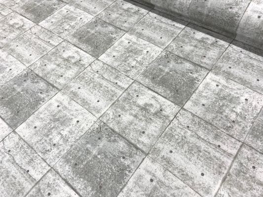 コッカ ウォールシーチングプリント「コンクリートの壁」